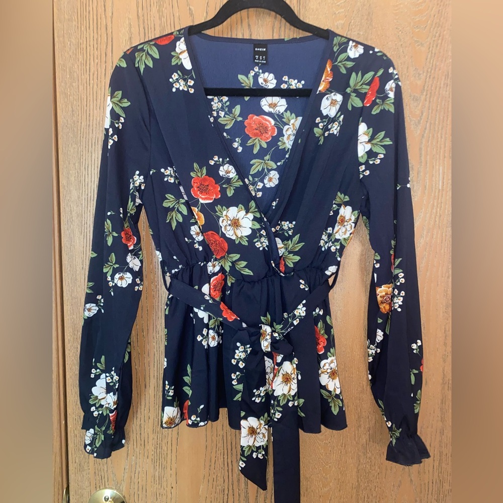 SHEIN Navy Blue and Floral Blouse with Removable Tie Belt Size Medium
